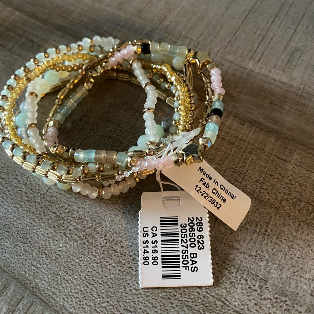 Multi bracelet can be worn and separated New